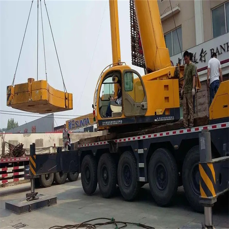 盐源当地吊车出租|机器吊装|75吨|工厂搬迁服务